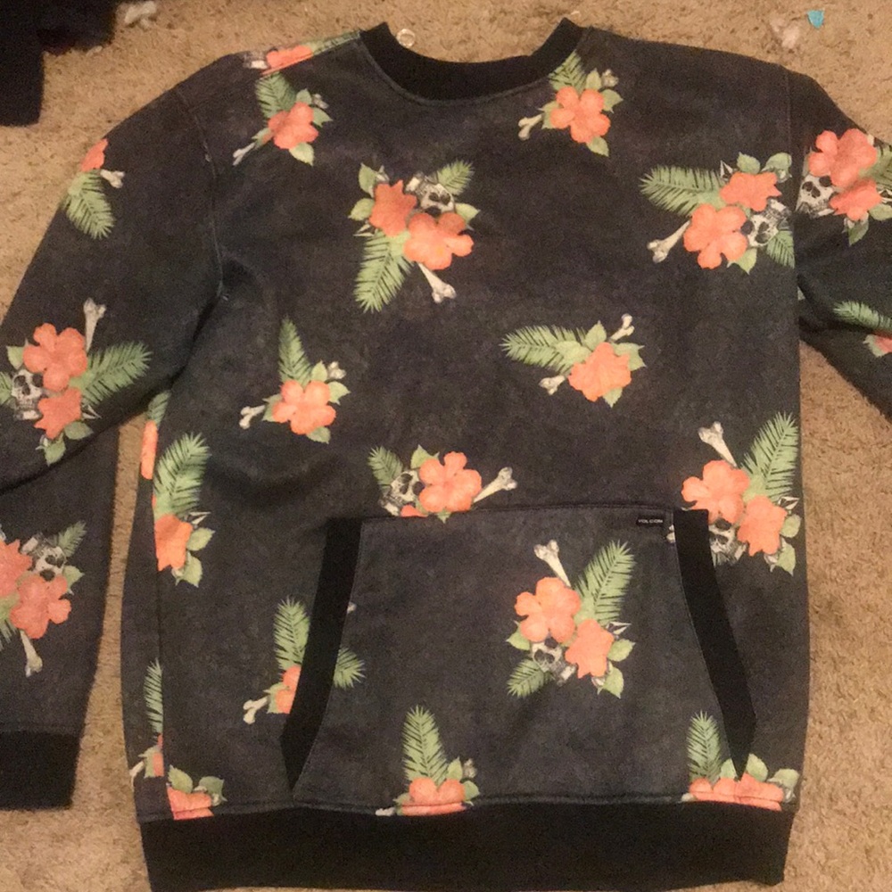 I’m selling a crewneck sweatshirt